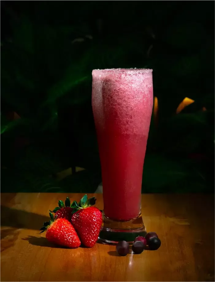 Jugo refrescante de frutos rojos